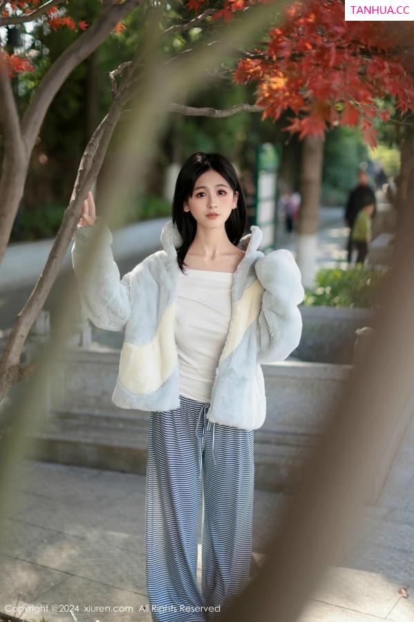   [XiuRen]高清写真图 2024.12.16 No.9605 奶芙乔乔 美腿黑丝第2张图片